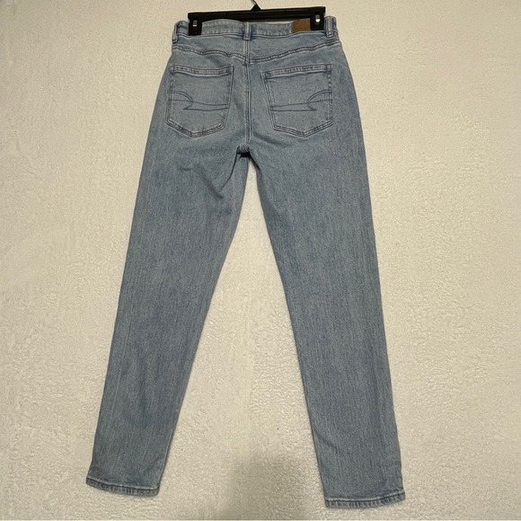American Eagle Outfitters Women's Strigid Mom Jean Light Wash Size 2 - Picture 2 of 16